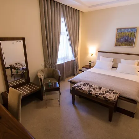 ホテル Boutique Kotoni ティラナ