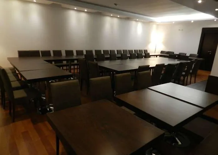 Boutique Kotoni 4* טיראנה