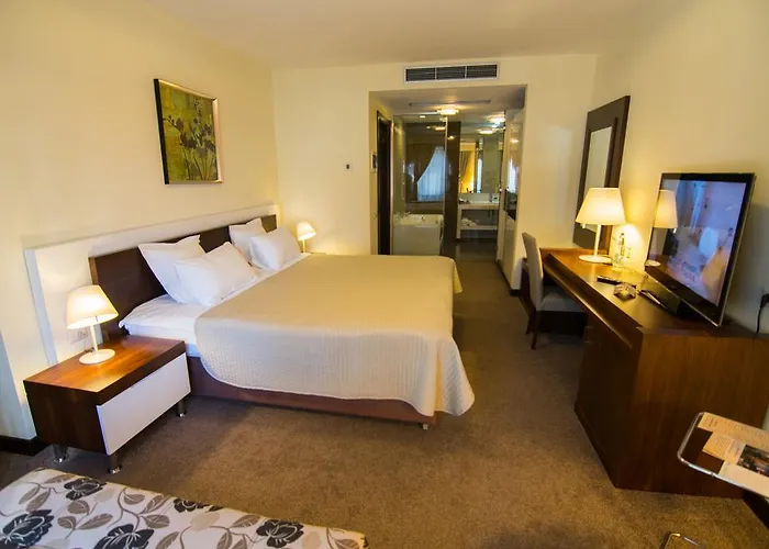 Boutique Kotoni 4* טיראנה